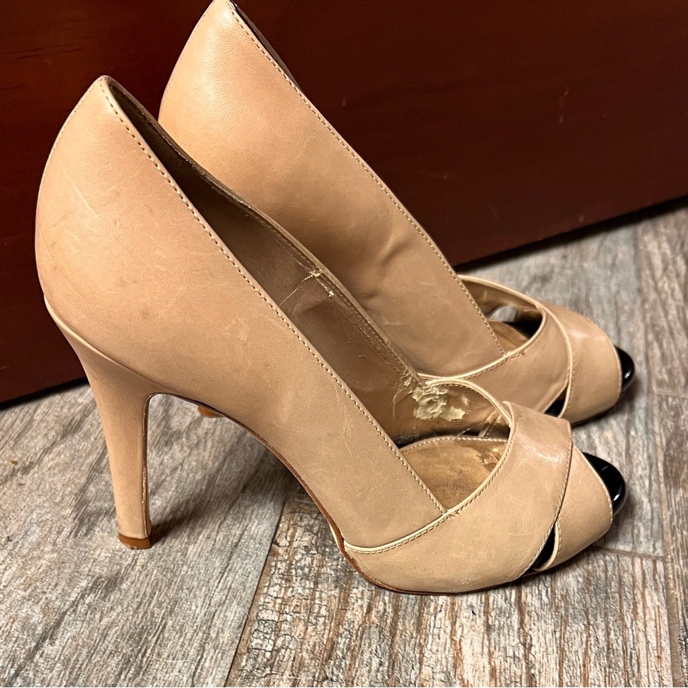 Elegant Antonio Melani Tan Peep-Toe Heels